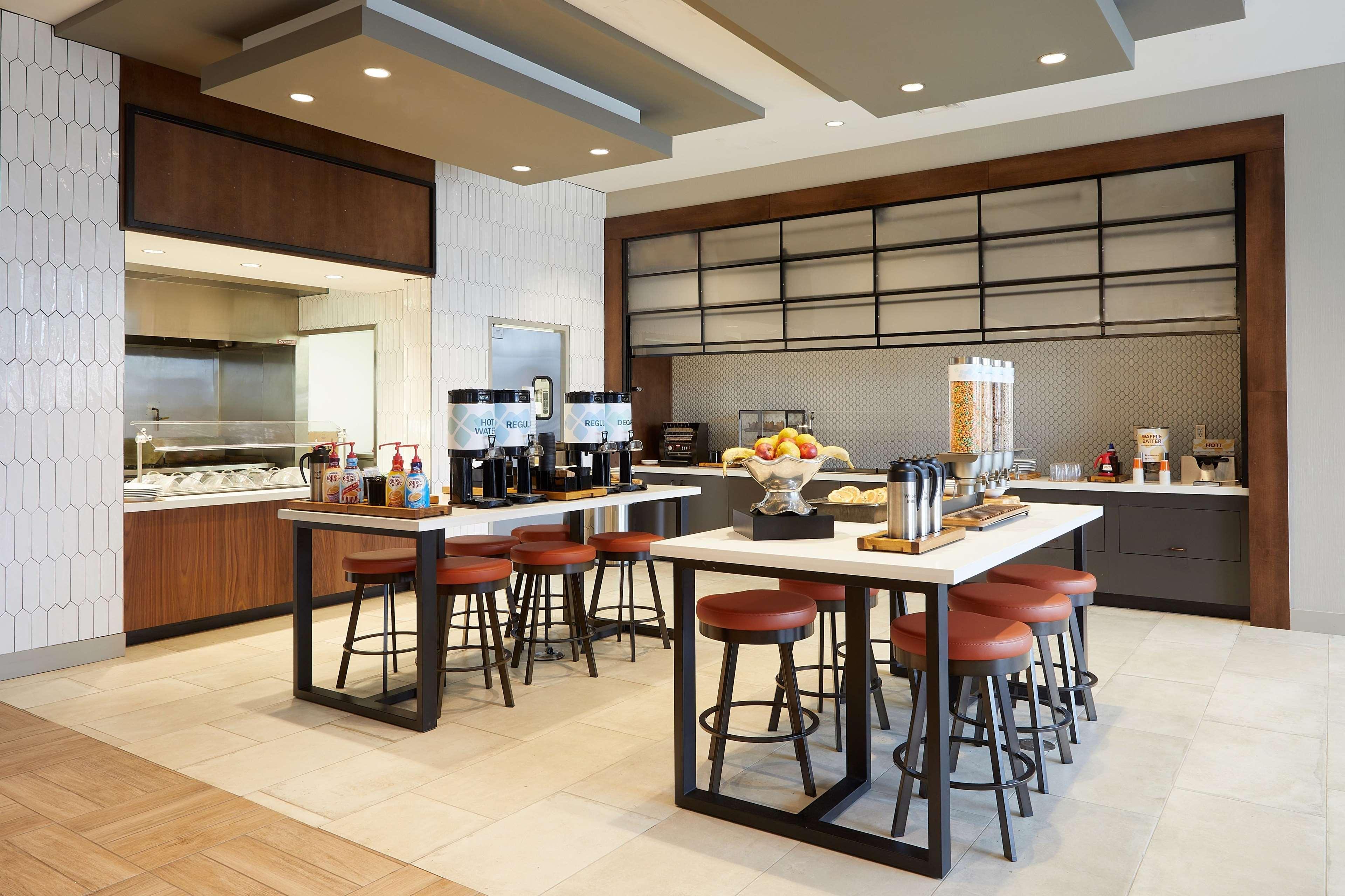 Hilton Garden Inn Elizabethtown Bagian luar foto