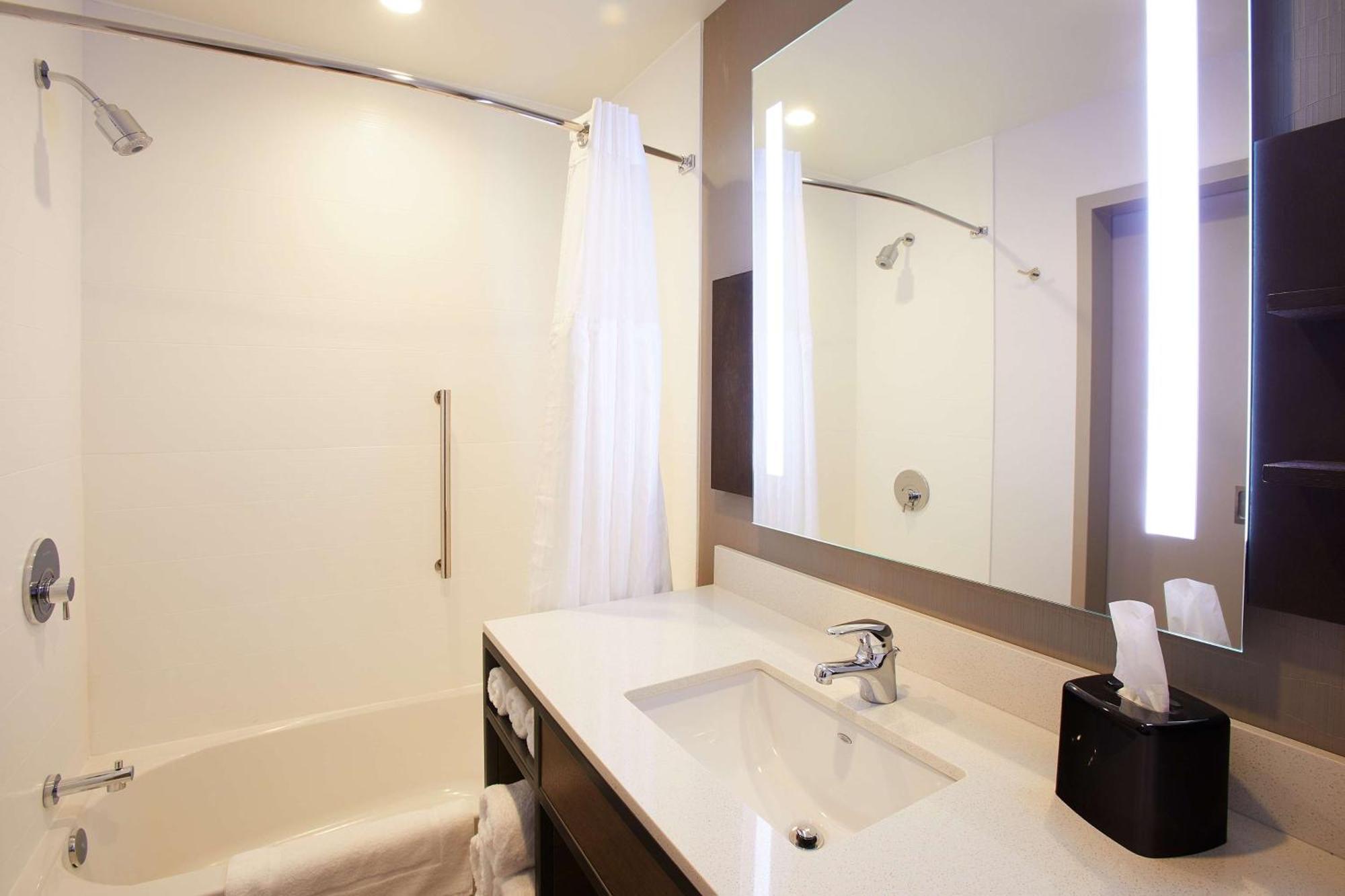 Hilton Garden Inn Elizabethtown Bagian luar foto